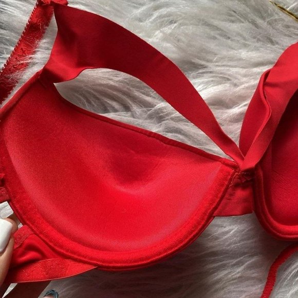 Padded C-cup Sexy Lift-up bra & pantie set - Picture 3 of 3